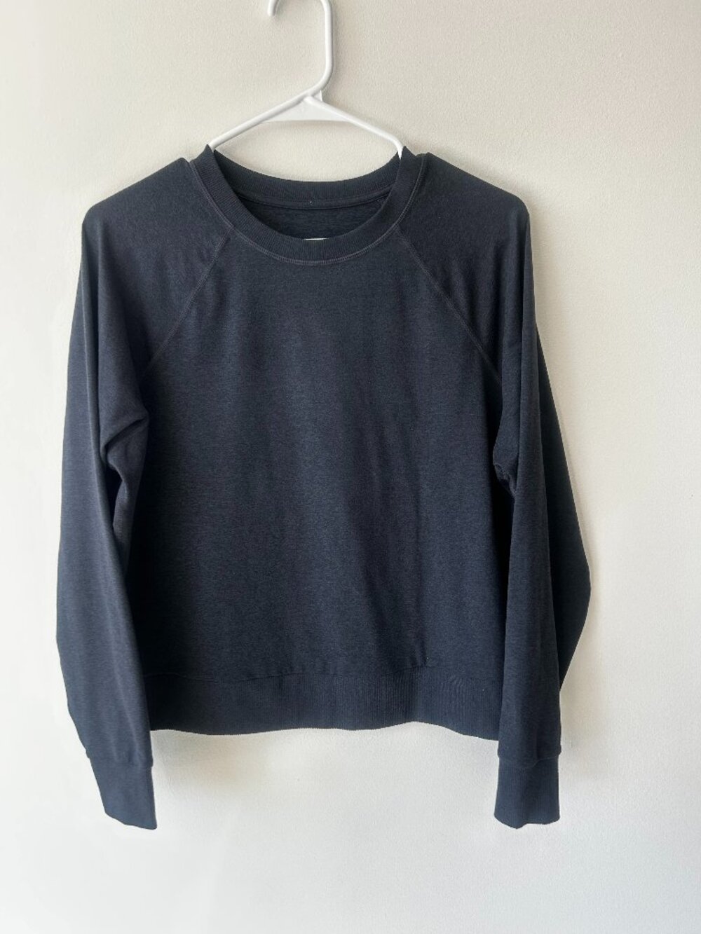 Vuroi Womens Halo Modern Crew Sweatshirt - Size Small
